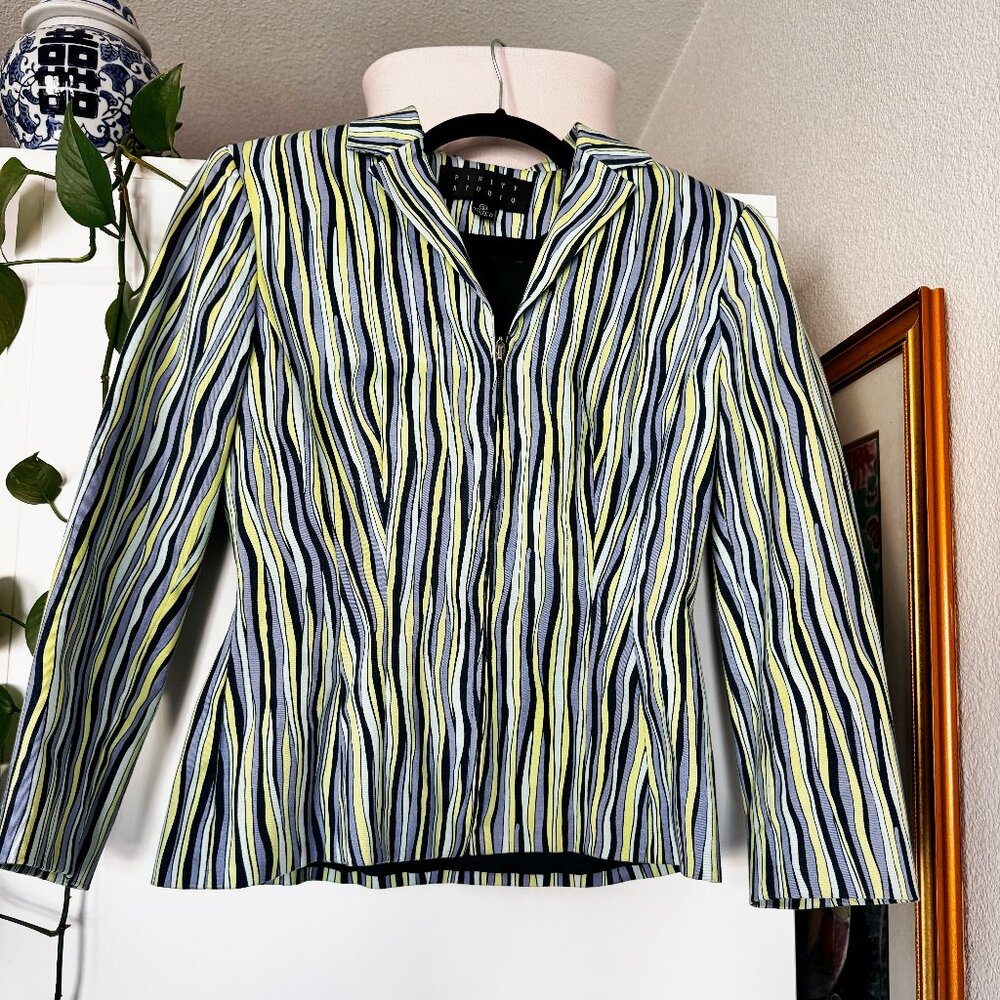 Size 6 INFINITY STUDIO STRIPPED CROP FITTED JACKET